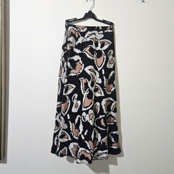Yakira Bella Midi Skirt - Picture 2 of 5
